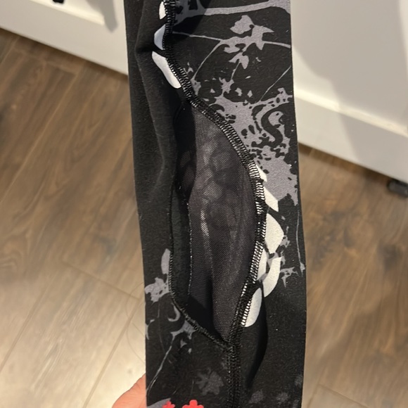 LULULEMON Crop Top Cover Up - 3/4 Sleeve with slit elbows - Vintage Item! - Picture 4 of 7